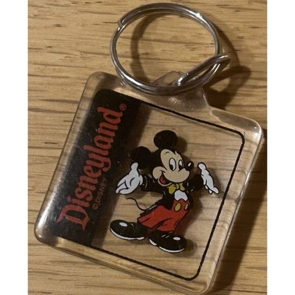 Walt Disney World  Disneyland Mickey Mouse Plastic Keychain - Picture 1 of 8